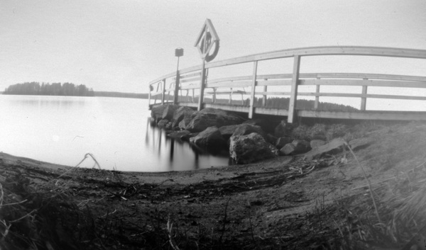 Tyyni kevätilta. Tämäkin kuva on kehitetty kahviliemellä. Tyyni kevätilta